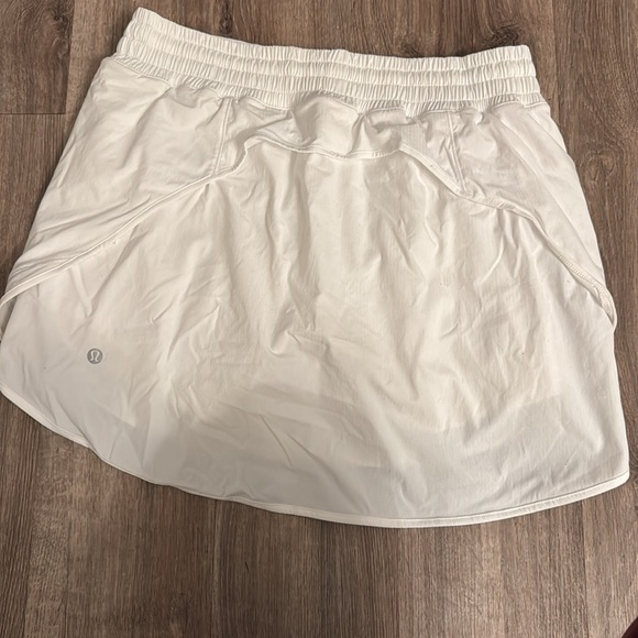 NWOT (inside tag included) lululemon hot shot skirt - Picture 2 of 3